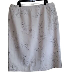 Grace Woman Cream And Black Floral Embrodery Maxi Skirt Size 22